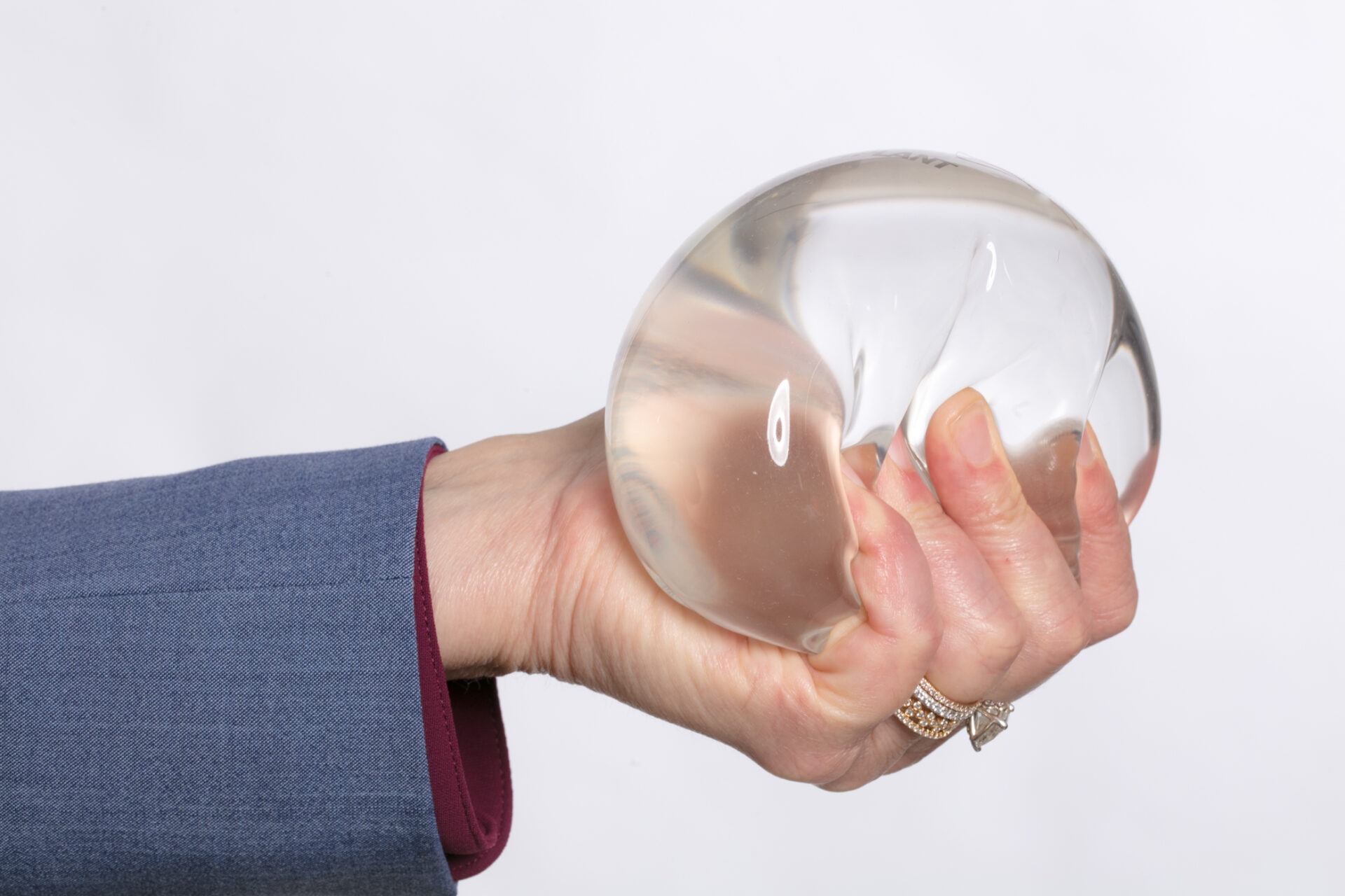 پروتز سینه آب نمکی